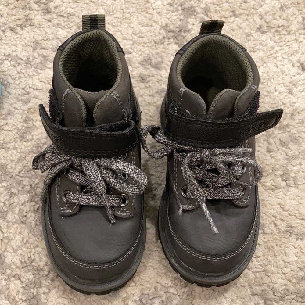 Carter’s size 7 toddler shoe. Worn once. Great condition